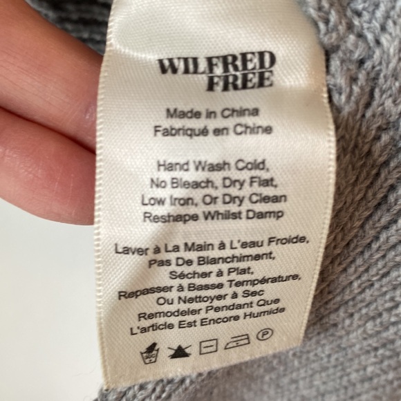 Aritzia Wilfred Free sweater - Picture 4 of 5